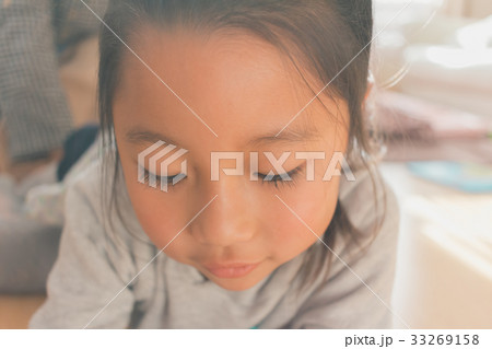 6 years old 33269158
