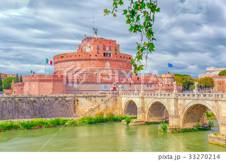 The Tiber River, Ponte Sant'Angelo Bridge The Tiber River, Ponte Sant'Angelo Bridge 33270214