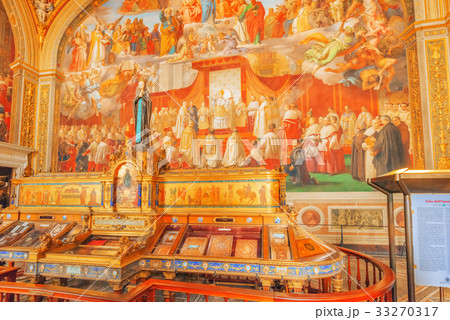 VATICAN-CITY museum inside. Rome. Italy. VATICAN-CITY museum inside. Rome. Italy. 33270317
