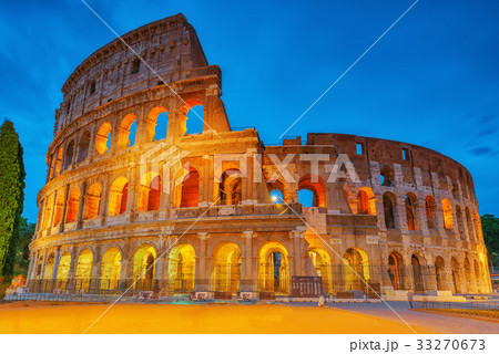 Beautiful landscape of the Colosseum in Rome 33270673