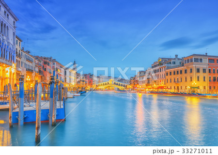 Rialto Bridge (Ponte di Rialto) Rialto Bridge (Ponte di Rialto) 33271011