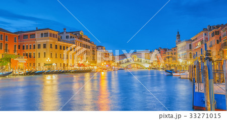 Rialto Bridge (Ponte di Rialto) Rialto Bridge (Ponte di Rialto) 33271015