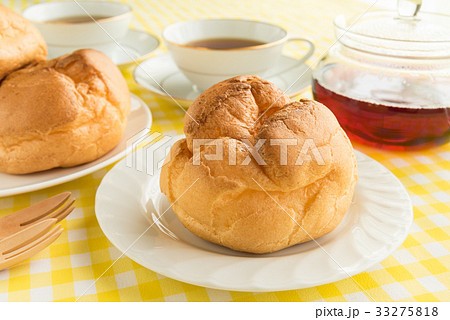シュークリーム　お菓子　おやつ　スイーツ　おうちカフェ　家カフェ 33275818