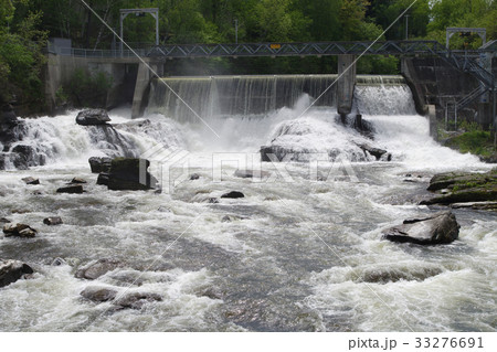 hydroelectricity powerstation waterfall reservoir 33276691