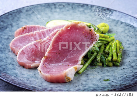 Tuna Tataki with Green Asparagus Tuna Tataki with Green Asparagus 33277283