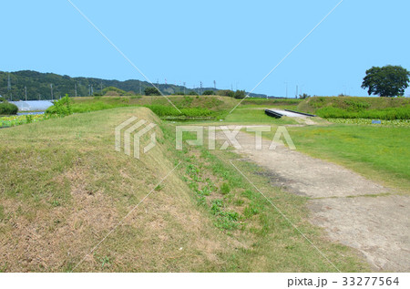 安田城　二の丸から見た本丸 33277564