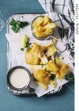 Fish and chips with sauce 33277693
