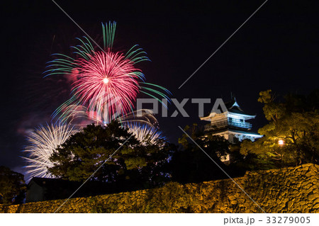 今治城と花火 33279005