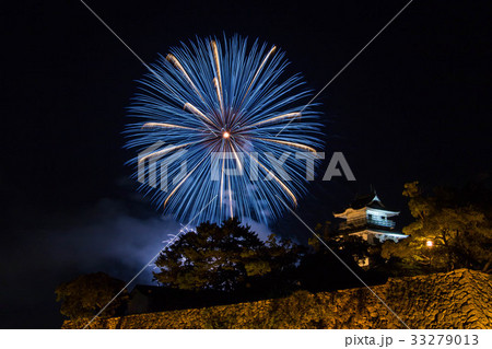 今治城と花火 33279013