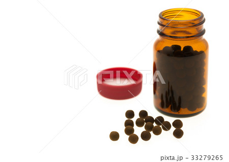 丸剤と茶色い薬瓶 33279265