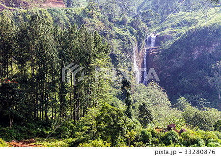 Devon waterfall in Nuwara Eliya, Sri Lanka. Devon waterfall in Nuwara Eliya, Sri Lanka. 33280876