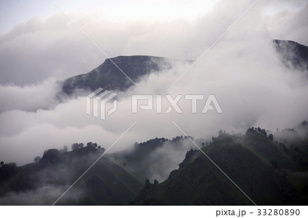 Mountain range landscape 33280890