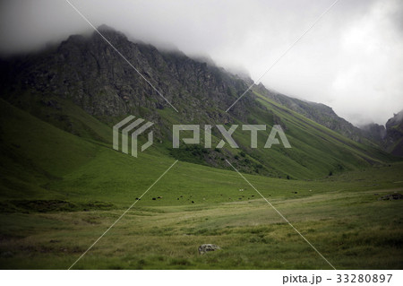 Mountain range landscape 33280897