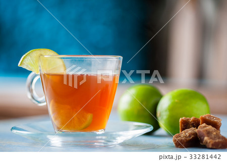Hot sugarcane-water (aguapanela) with lemon 33281442