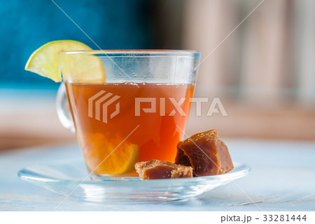 Hot sugarcane-water (aguapanela) with lemon 33281444