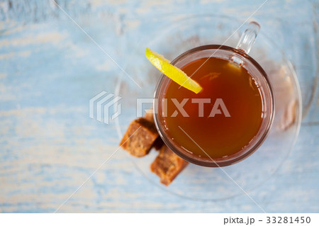 Hot sugarcane-water (aguapanela) with lemon 33281450