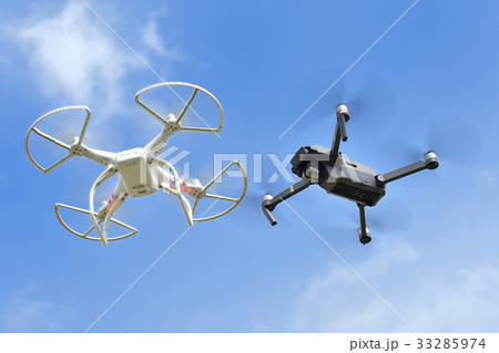 2機のドローン 2機のドローン 33285974