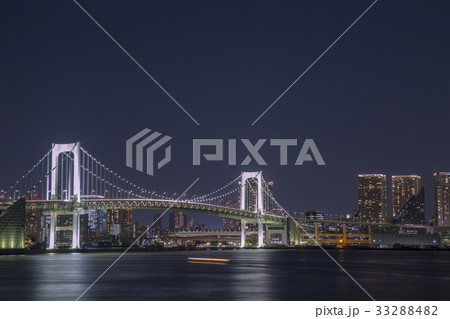 レインボーブリッジと東京湾の夜景 レインボーブリッジと東京湾の夜景 33288482