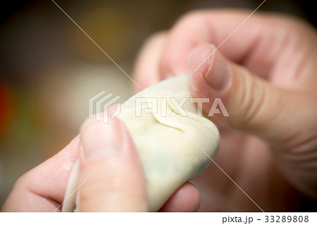 餃子作り 33289808