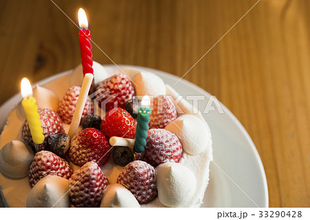 バースデーケーキ　3歳 33290428