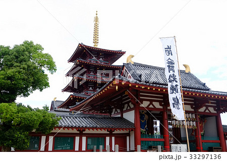 四天王寺中門と五重塔 33297136