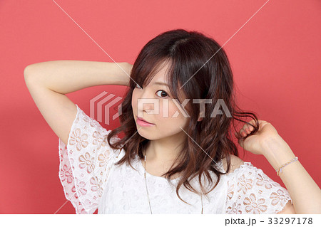 若い女性 ヘアスタイル 若い女性 ヘアスタイル 33297178