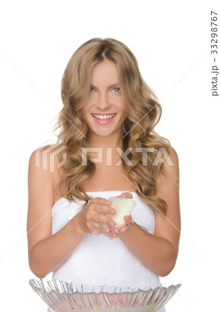young woman is washing water with flowers 33298767