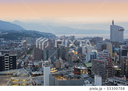 夕暮れの大分市街 33300708