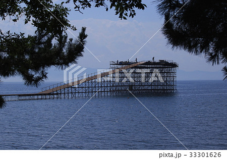 準備中の鳥人間コンテストの櫓と琵琶湖です 準備中の鳥人間コンテストの櫓と琵琶湖です 33301626