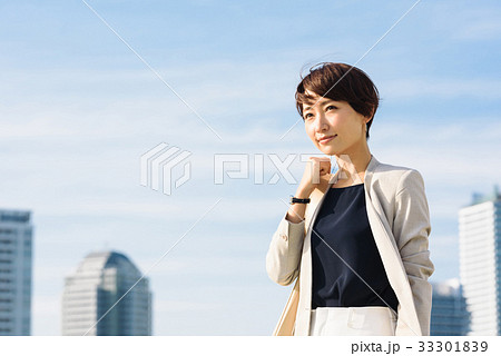 ビジネス 空とビル ビジネス 空とビル 33301839