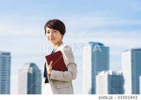 ビジネス 空とビル ビジネス 空とビル 33301843