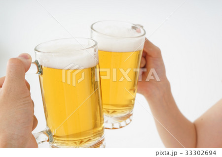 ビール・乾杯イメージ ビール・乾杯イメージ 33302694