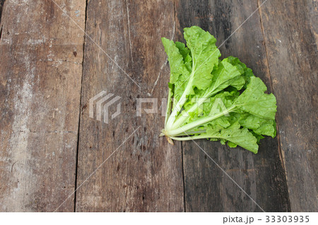 Chinese cabbage organic vegetables on a wooden  33303935
