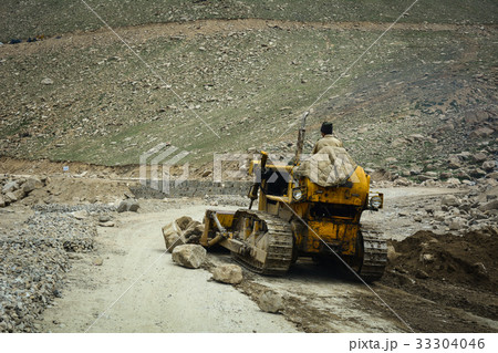 Mountain road in Ladakh, India Mountain road in Ladakh, India 33304046
