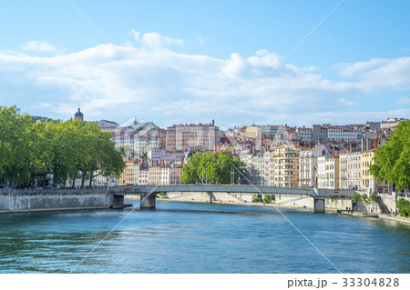 ソーヌ川から見るリヨンの街並 ソーヌ川から見るリヨンの街並 33304828