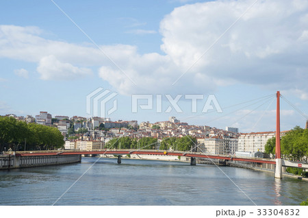 ソーヌ川から見るリヨンの街並 ソーヌ川から見るリヨンの街並 33304832