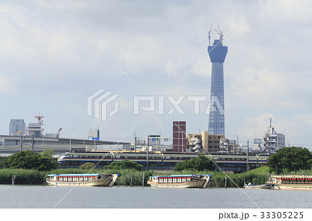 建設中の東京スカイツリーと京成スカイライナー 33305225