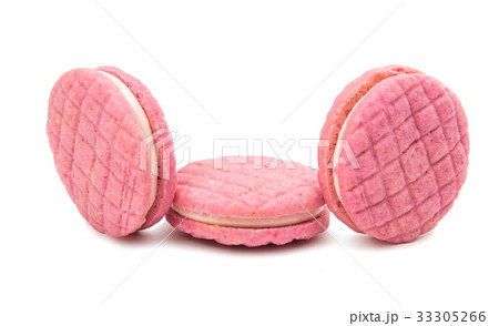 Red double fruit biscuits isolated Red double fruit biscuits isolated 33305266