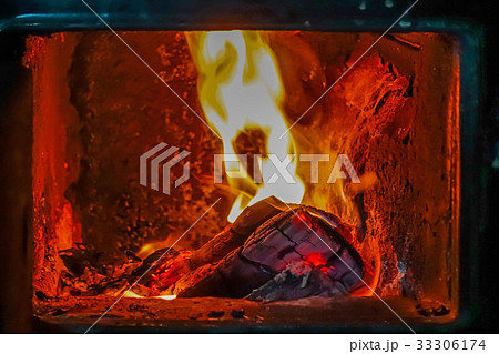暖炉の炎　Fireplace fire 33306174