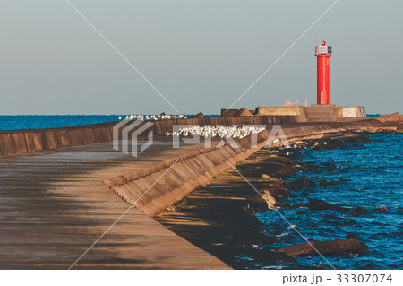 Breakwater dam with lighthouse 33307074