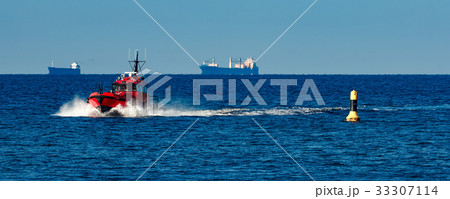 Red pilot boat Red pilot boat 33307114