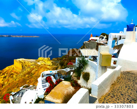 View to the sea from Oia village of Santorini View to the sea from Oia village of Santorini 33307803