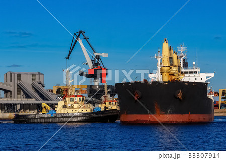 Black cargo ship 33307914