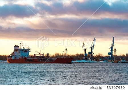 Red oil tanker Red oil tanker 33307939