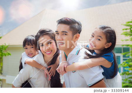 Asian family stand togather Asian family stand togather 33309144