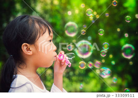 Asian kid play a bubble Asian kid play a bubble 33309511