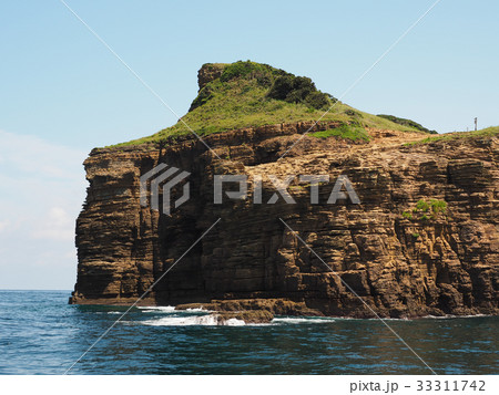 無人島の断崖絶壁 33311742