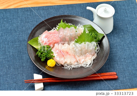 注意）お皿部分にレタッチ痕が残ります。浜名湖舞阪港産の甘鯛（アマダイ、あまだい）のお刺身。 33313723