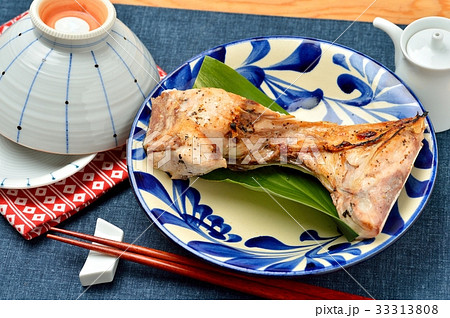 天然ぶり 鰤 ブリ のかま焼き カマ焼き ぶりかま焼き ブリかま塩焼き の写真素材