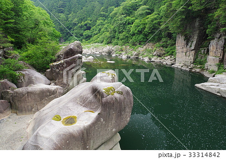 信州 木曽路の景勝 裏寝覚(うらねざめ) 寝覚の床の下流にある 信州 木曽路の景勝 裏寝覚(うらねざめ) 寝覚の床の下流にある 33314842